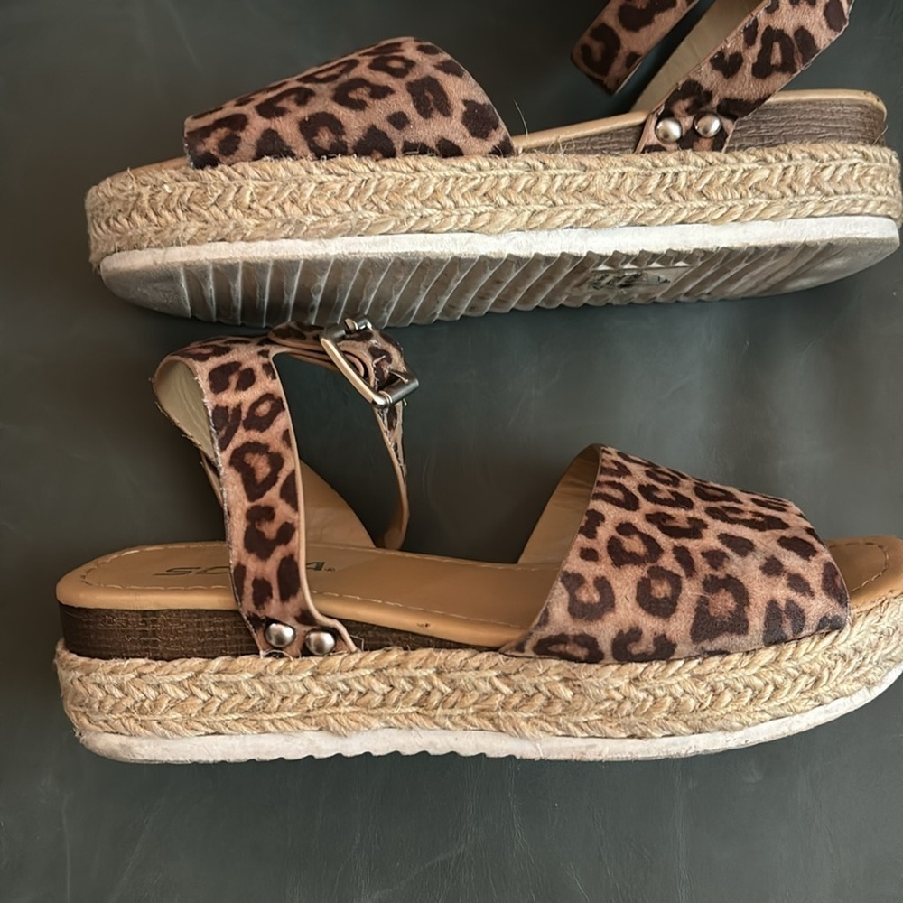 ❤️3 for $15! ❤️ SODA animal print sandals. Oat Cheetah! Size 2, ❤️3 for $15!❤️ - Picture 10 of 13